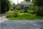 Niagara Heritage Cottage in a Forest