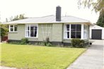 Green Cottage - Te Anau Holiday Home