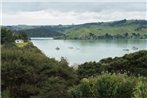 Bay View Beach House - Raglan Holiday Home