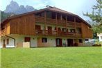 Lovely Holiday Home near Pozza di Fassa with Garden