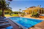 Vale do Garrao Villa Sleeps 12 Pool