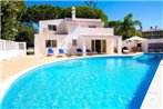 Vale do Lobo Villa Sleeps 8 with Pool Air Con and WiFi