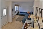 Casa Vale do Lobo 32 - Charming Townhouse AC 2 minutes walk from Beach Praca