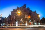 The Royal Hotel (Latinos)