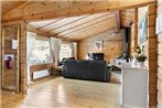 8 bed Log Cabin in forest village - Perfect for families
