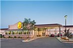 Super 8 by Wyndham Brandon MB