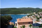 Three-Bedroom Apartment Rabac near Sea