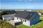 Three-Bedroom Holiday home in Lokken 38