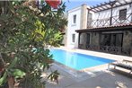 Gundogan Villa Sleeps 7 with Pool Air Con and WiFi