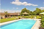 Quaint Farmhouse in Saint-Eutrope-de-Born with Swimming Pool