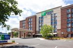 Holiday Inn Express & Suites Bloomington West