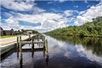 Central Everglades City Studio Cabin Steps to Bay