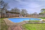 Poolside Oasis 1 Mile to Downtown Fredericksburg!