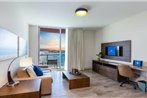 NEW Beachfront Condo Resort Balcony bed den