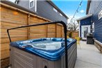 Big Blue on Main - Hot Tub OPEN