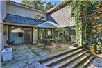 Bright Hilton Head Cottage with Deck about 2 Mi to Beach