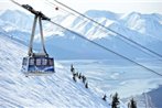 Drift to the Lift - Walk Almost Everywhere at Alyeska Resort from Bright Chalet!