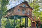 Cricket Hill Treehouse C by Amish Country Lodging