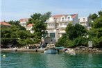 Apartments and rooms by the sea Lumbarda