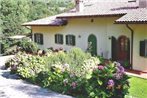 Rustic Holiday Home in Tuscany for 4 persons in scenic area