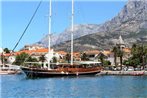 Apartments with WiFi Makarska - 6716