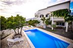 Seaside apartments with a swimming pool Vinjerac