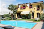 Colourful holiday home in Bardolino near lake Garda