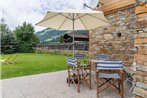 Central Apartment with Balcony Terrace Garden Deckchairs