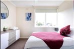 Modern St Kilda East Apartment - Free parking