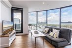 Golden Box Hill Apartment