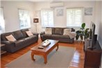 Spacious & Delightful 2 Bedroom House Near CBD