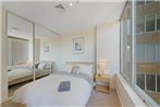 A Comfy & Central 2BR Apt Near Flinders Station