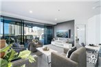 Circle on Cavill Surfers Paradise 3 Bedroom SPA Sleeps 9