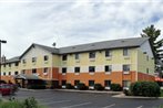 Days Inn & Suites by Wyndham Traverse City