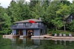 Post and Beam Lake Joe Gorgeous cottage & boathouse on a quiet Lake Joseph Bay!