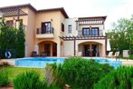 Kouklia Villa Sleeps 6 with Pool Air Con and WiFi