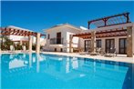 Kouklia Villa Sleeps 8 with Pool and WiFi