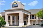 Days Inn and Suites Fort Valley