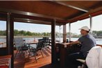 Stunning ship-boat in Radewege with 2 Bedrooms