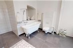 Big 4 BR Flat with Bathtub by CPH City Hall Square