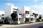 1-Bed Apartment BY THE POOL 30