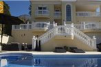 Lloret de Mar Villa Sleeps 7 Pool Air Con WiFi