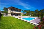 Luxurious Holiday Home with Swimming Pool at Sanxeno Galicia