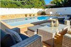 Charming villa top location 200 meters from the sea and private swimming pool