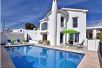 Modern and sunny villa on 800m from the beach