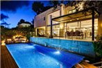Tamariu Villa Sleeps 8 with Pool Air Con and WiFi