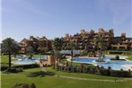 Apartamento junto al mar en Estepona con piscina cubierta y gimnasio