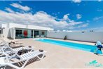 Stunning 4 Bed Villa with Studio in Playa Blanca