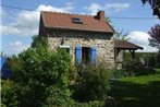Quaint Holiday Home with Garden in Pionsat Auvergne