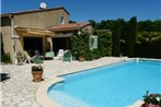 Tre`s agreable Location de Vacances avec Piscine Privee dans le Luberon